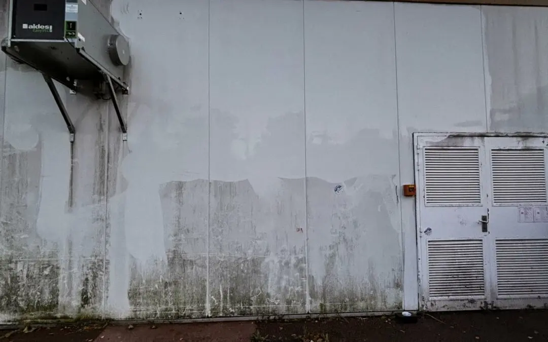 Nettoyage de façade et bardage industriel par drone et équipe spécialisée, couverture homogène et protection longue durée des matériaux dans tout le département Essonne (91).