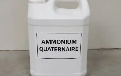 Nettoyage de toiture par drone en Essonne : prix réels, ammonium quaternaire et pourquoi la haute pression détruit ce qu’elle prétend nettoyer