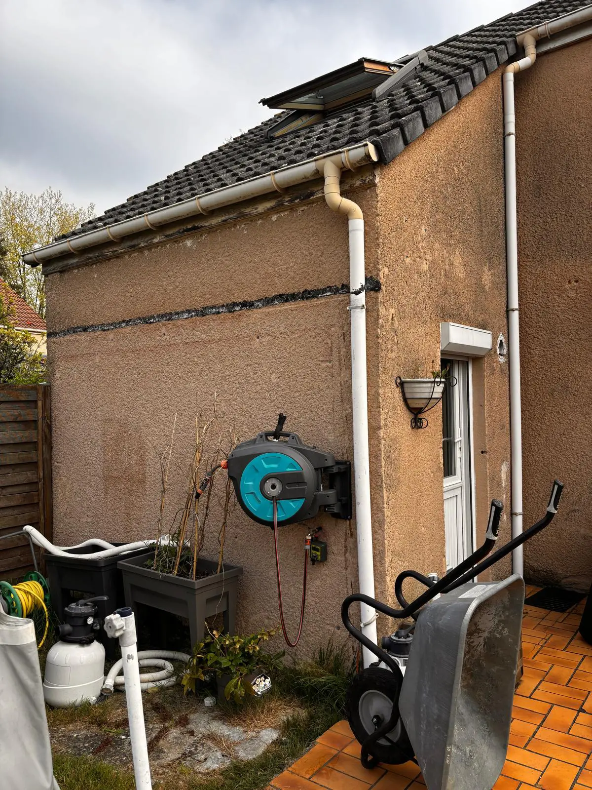 Nettoyage toiture tuile béton 98 m² Montgeron Essonne par drone KEMIDRONE
